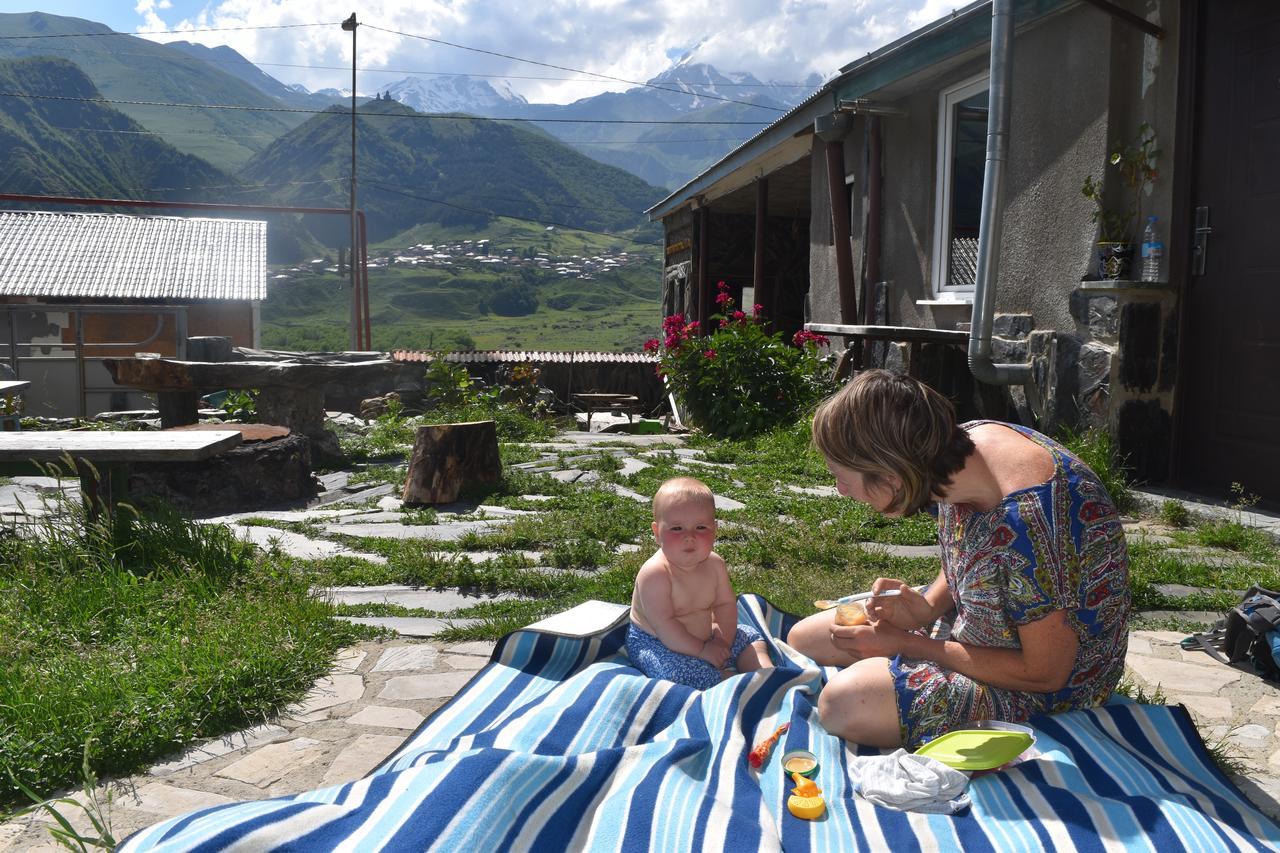 Qusha Guesthouse Meeting In The Mountains And Views Kasbegi Buitenkant foto